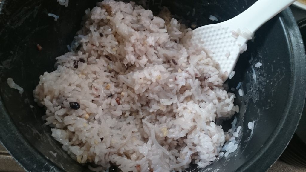 糖質制限　レシピ　白滝ご飯　米を食べる　ダイエット　混ぜご飯